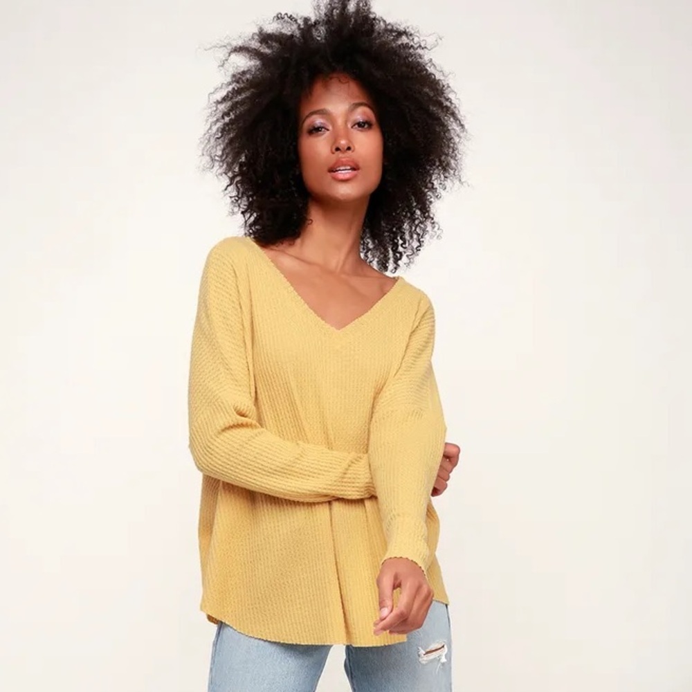 Lulu’s mustard yellow knit long sleeve top